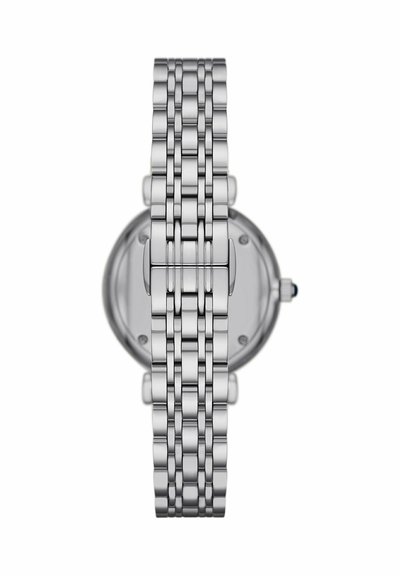 Zilverkleurige metalen horlogeband met sluiting, met zicht op de achterkant van de ronde horlogekast en de zijkroon op een witte achtergrond.