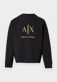 Sweat-shirt noir à manches longues avec logo doré "A|X" et texte "Armani Exchange" centré sur le devant, avec un col rond.