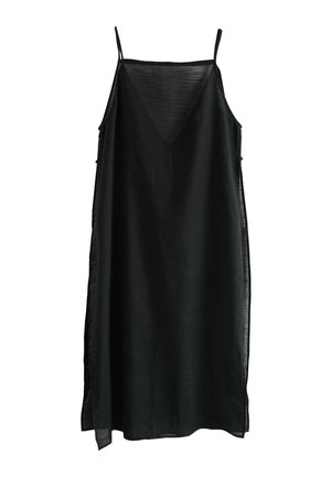 Czarna sukienka midi bez rękawów z cienkimi ramiączkami, dekoltem w kształcie litery V i subtelną przejrzystą fakturą na białym tle.