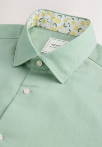 Next SUMMER BLEND SMART AND POCKET SQUARE PACK. - Krekls - green marl