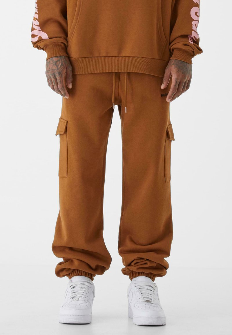 9N1M SENSE ESSENTIAL - Tepláky - brown