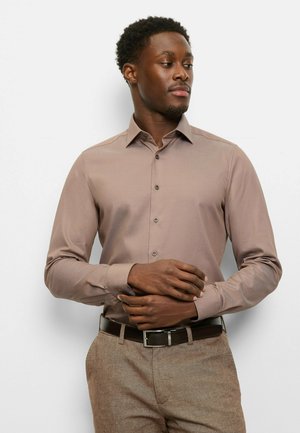 BODY FIT NEW YORK KENT - Shirt - nougat