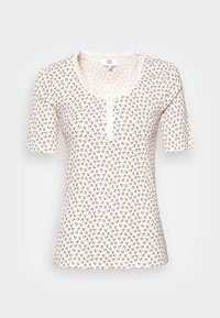 Top de manga corta en color crema, con relieve, con pequeño estampado floral marrón, escote redondeado con encaje y cuatro botones en el centro del frente.