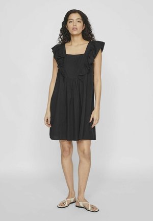 Vestido negro de longitud a la rodilla con mangas de farol con volantes, escote cuadrado y cintura fruncida. Hecho de una tela ligera con una textura suave.