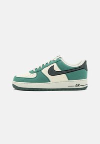 Nike Sportswear AIR FORCE 1 07 LV8 - Sapatilhas - black/vintage green