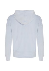 Sweat à capuche bleu clair en tissu doux, doté d'une capuche avec cordon de serrage, de manches longues et d'un ourlet côtelé. Texture lisse sans motifs.