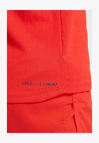 Unselected, light crimson black