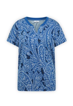 Chemise bleue à manches courtes avec col en V, motifs floraux paisley blancs et une étiquette de marque "CECIL" à l'intérieur du col.