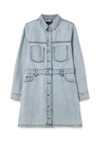 Lichtblauwe denim jurk met een kraag, knopen aan de voorkant, twee borstzakken en een elastische taille voor een flatterende pasvorm. Stikseldetails en lange mouwen.