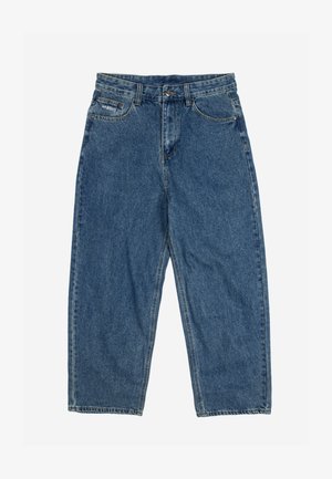 Blå høytlivs rettbeina jeans i denim med frontlommer og myntlomme, knappelukking og "WASTED"-merke på myntlommen.