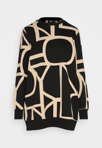 Czarny sweter z długim rękawem, ozdobiony szerokimi beżowymi abstrakcyjnymi liniami geometrycznymi, z okrągłym dekoltem oraz prążkowanymi mankietami i dołem.