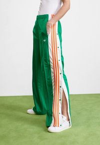 adidas Originals ADICOLOR CLASSICS ADIBREAK - Tracksuit bottoms - green