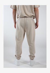 Unausgewählt, creamy beige