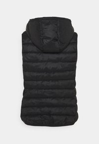 Zwarte puffervest met een capuchon, voorzien van horizontale stiksels, een glad oppervlak en een lichtgebogen onderrand.