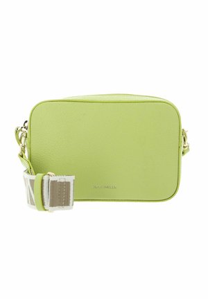 Sac à bandoulière rectangulaire en cuir vert clair avec sangle large en tissu beige et blanc amovible et ferrures dorées.