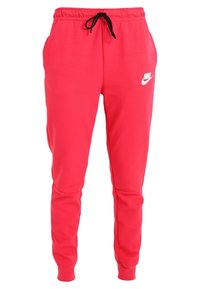 Röda Nike-sweatpants i mjukt tyg med justerbart midjeband, sidofickor och en vit logotyp på vänster lår.