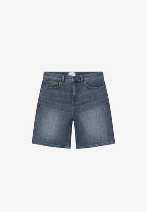 Teksade lühikesed püksid esitaskute, vööaasade, nööbi- ja tõmblukuga, kergelt mahakulumisega ja sildiga vöökohal sees.