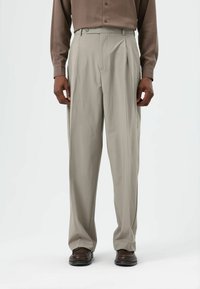 Unselected, light khaki