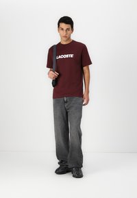 Lacoste Marškinėliai su spaudiniu - expresso