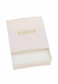 Scatola per gioielli quadrata di colore crema con una finitura opaca. Presenta la parola "amor" in lettere dorate sul coperchio, con un rivestimento interno morbido.