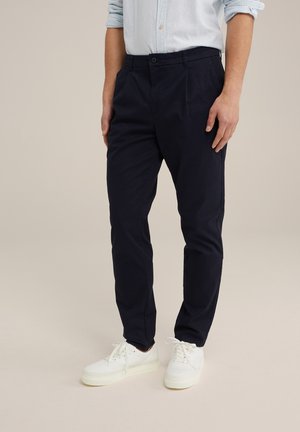 Marineblaue Hose aus leichtem Stoff, mit schmaler Passform, seitlichen Taschen und einem einzigen Knopfverschluss an der Taille.
