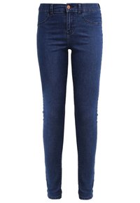 Ciemnoniebieskie obcisłe dżinsy z kieszeniami z przodu i z tyłu, szlufkami na pasek oraz widocznym zapięciem na guzik w talii.