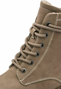 Tamaris Tronchetti - taupe
