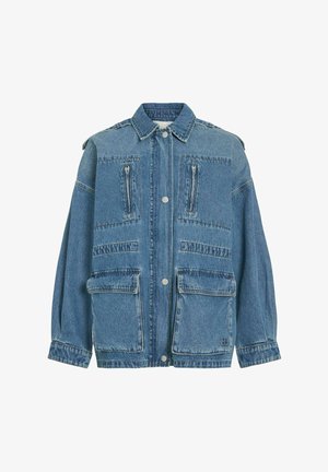 Veste en denim bleu avec boutons-pression, quatre poches avant, dont deux poches poitrine zippées et deux poches à rabat à la taille.