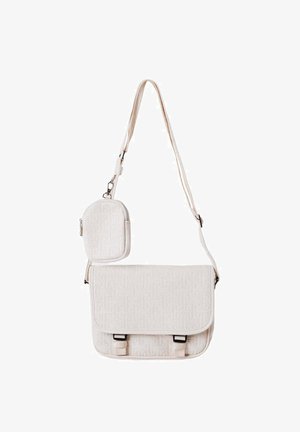 Witte crossbodytas met verstelbare band en kleine afneembare etui, beide met een subtiel geometrisch patroon.