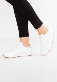 Skechers Sport - OG 85 - Sporta apavi - white Miniatūras attēls 1