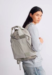 The North Face W NEVER STOP DAYPACK - Dnevni ruksak - clay grey