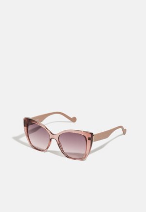 Rosa Gradient-Sonnenbrille mit einem breiten, kantigen Rahmen. Die Bügel verfügen über ein strukturiertes Design, das matte und glänzende Oberflächen kombiniert.