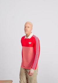 adidas Originals ADICOLOR 70S - Hosszú ujjú felső - better scarlet