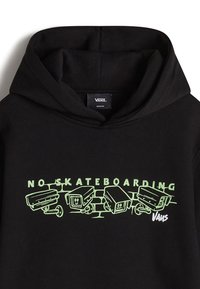 Černá mikina s kapucí a textem "ŽÁDNÉ SKATEBOARDING" v zelené barvě. Pod textem se nachází karikaturní bezpečnostní kamery. Materiál ze směsi bavlny.