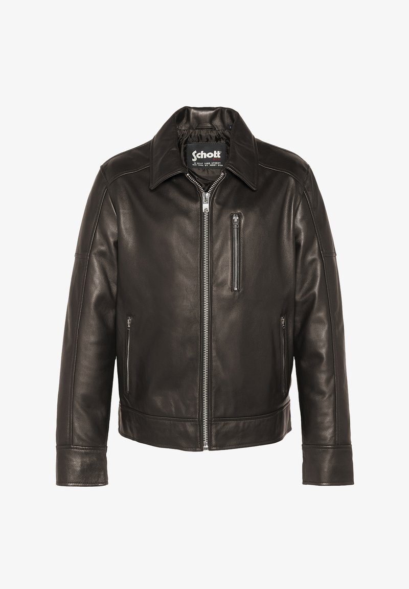 Chaqueta de piel marrón con cuello con solapa, cremallera frontal y un bolsillo en el pecho. Presenta un diseño sencillo y una textura lisa.