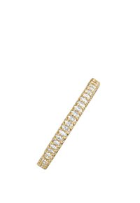Guld-tone armbånd med et slankt design, prydet med klare, diamant-lignende sten arrangeret i en kontinuerlig linje langs overfladen.