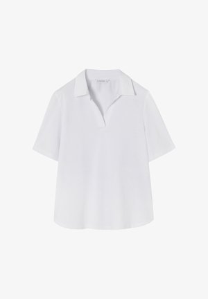 Polo blanc en coton doux, avec un col en V, des manches courtes et une coupe décontractée, au design épuré et minimal.