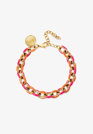 Złota bransoletka łańcuszkowa z naprzemiennymi różowymi, pomarańczowymi i koralowymi ogniwami, z zapięciem typu lobster i dekoracyjnym charms'em.