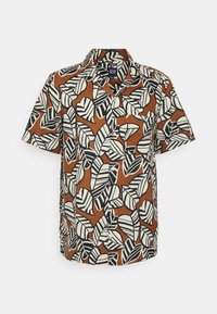 Camisa de manga corta, tipo polo, en marrón con un patrón de hojas en blanco y negro, con botones y un corte relajado. Material de algodón.
