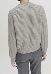 hessnatur Stickad tröja - grey