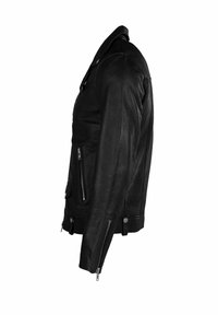 Fekete bőrről készült, testhez simuló motoros dzseki. Cipzáras zsebekkel, patentos gombokkal és sima felülettel rendelkezik. Oldalnézeti kép.