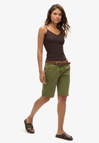 Superdry & Co CITY - Shorts - olive khaki