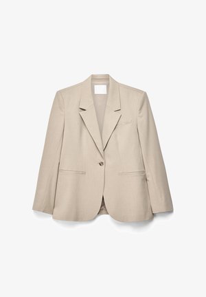 Kreminės spalvos dvigubos sagos švarkas su išpjautomis atlapo dalimis, ilgomis rankovėmis ir priekinėmis kišenėmis, išdėliotas plokščiai ant balto fono.