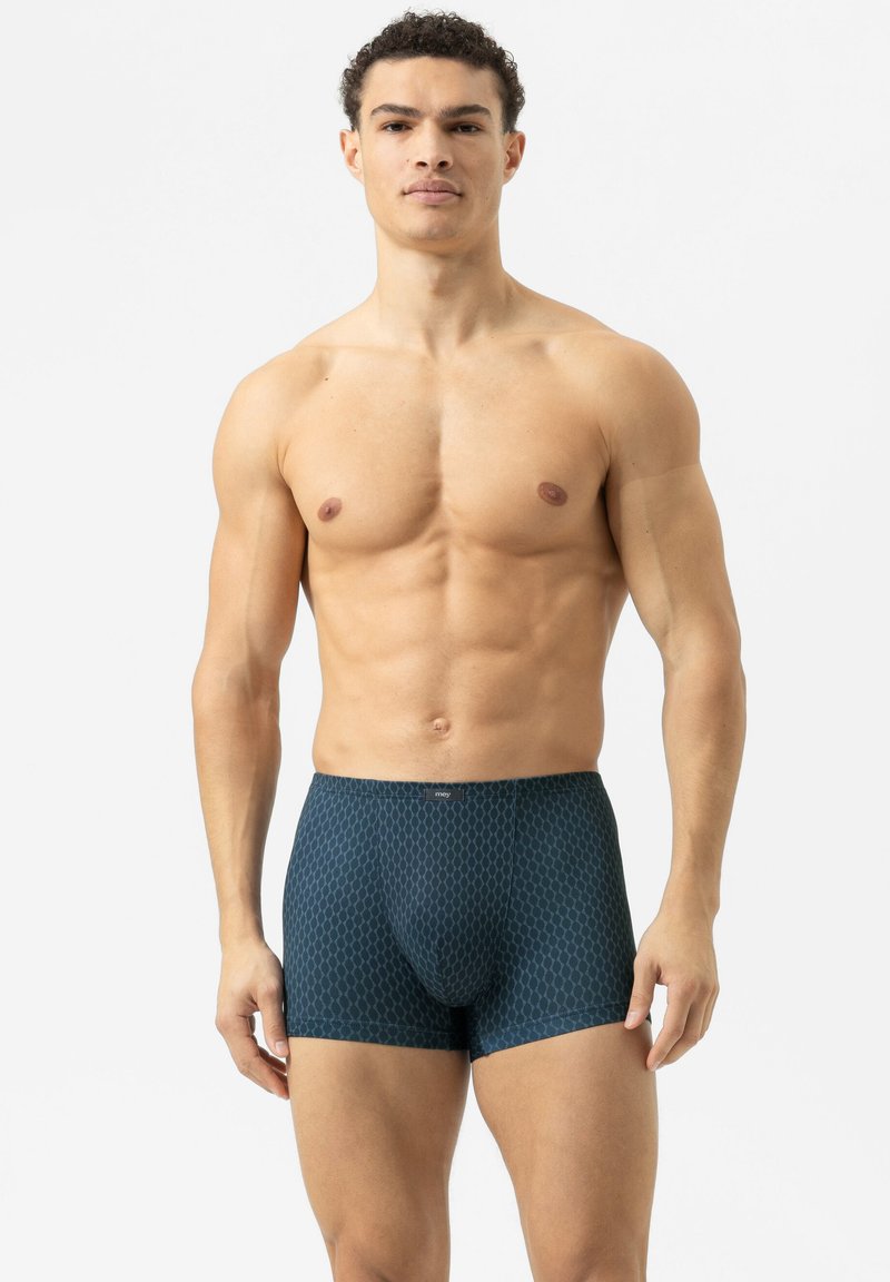 Boxers de couleur bleu foncé avec un motif géométrique, fabriqués en tissu léger. Design ajusté avec une ceinture lisse et une longueur mi-thigh.