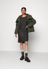 Vero Moda Petite VMRUBELLEFILE BOAT SHORT DRESS PETITE - Vestido de dia - dark grey melange