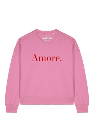 Rosa Sweatshirt mit langen Ärmeln und rundem Halsauschnitt. Auf der Vorderseite befindet sich roter Text "Amore." Weicher Stoff mit lockerer Passform.