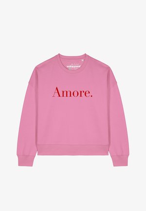 Rosa Sweatshirt mit langen Ärmeln und rundem Halsauschnitt. Auf der Vorderseite befindet sich roter Text "Amore." Weicher Stoff mit lockerer Passform.