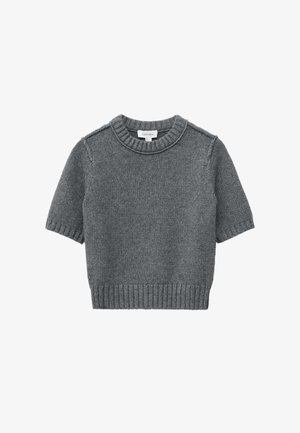 Graues Kurzarm-Strickpullover mit geripptem Rundhalsausschnitt, Bündchen und Saum, flach auf weißem Hintergrund liegend.