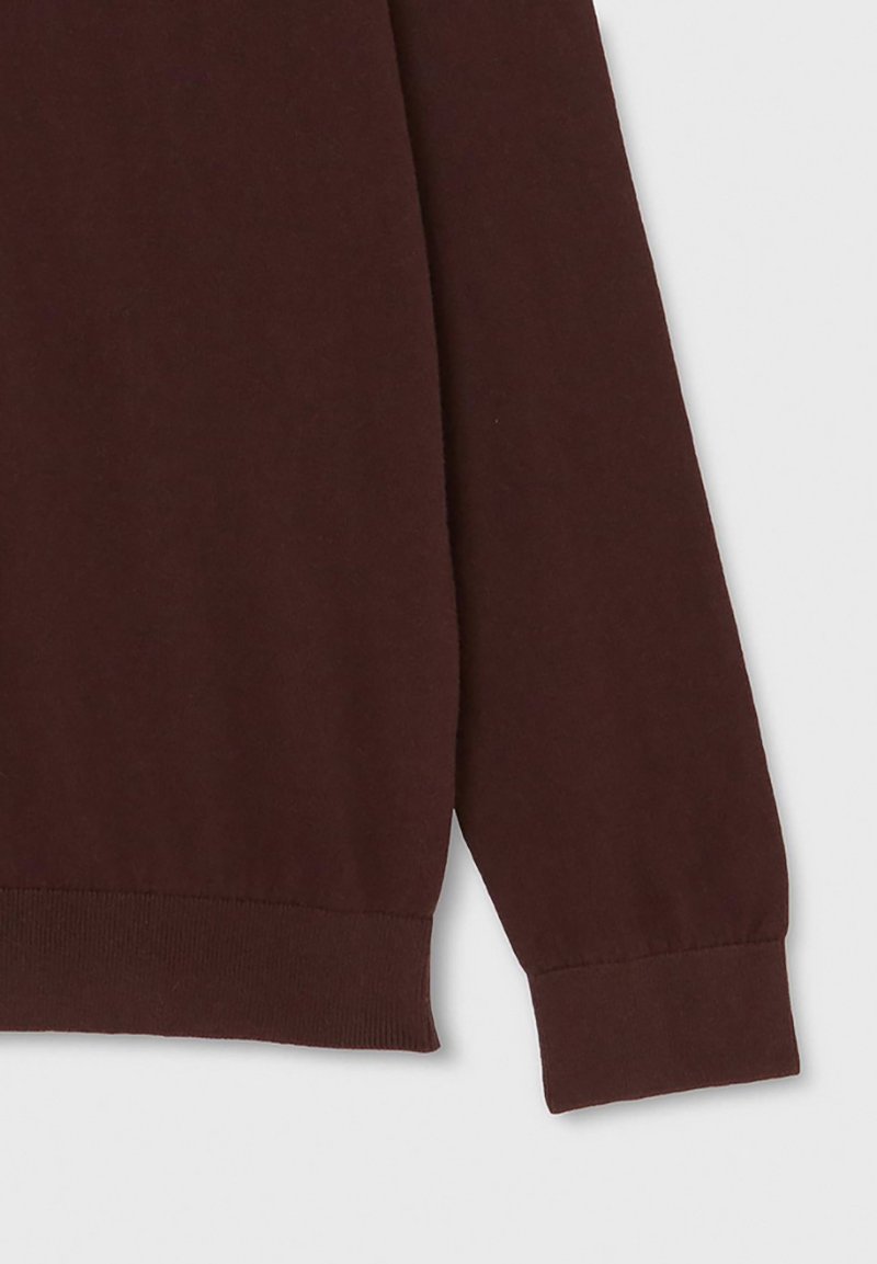 Dunkelbraunes Baumwolloberteil mit langen Ärmeln, das über ein geripptes Bündchen und Saum verfügt. Der Stoff wirkt weich und hat eine glatte Textur.