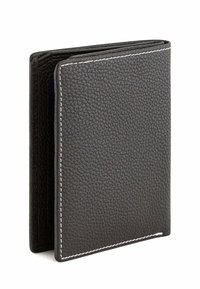 Portafoglio in pelle nera con texture a grana fine, caratterizzato da un design semplice a pieghe e cuciture bianche a contrasto lungo i bordi.